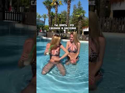 Девушка пописала в бассейн