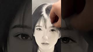 Perfect drawing cannot be without light! #drawing #charcoaldrawing #portraitdrawing #charcoalshading