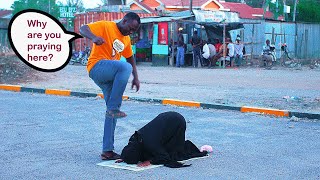 Muslim Lady Harrased For Praying In Public What Happened Next Is Shocking Emotional