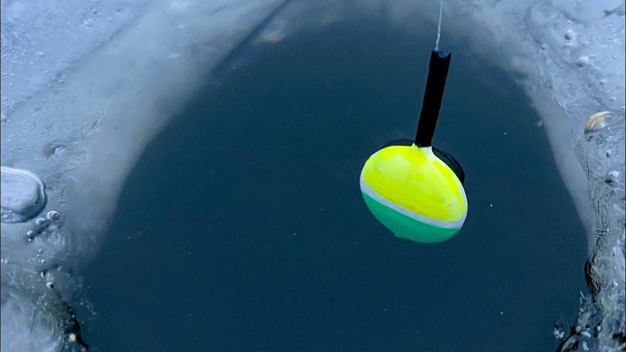 Ловля КРУПНОГО КАРАСЯ! НЕ ПРОЛАЗЯТЬ В ЛУНКУ!!!