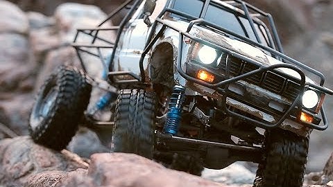 Axial SCX10 Hilux Truggy Rock Crawling_#1