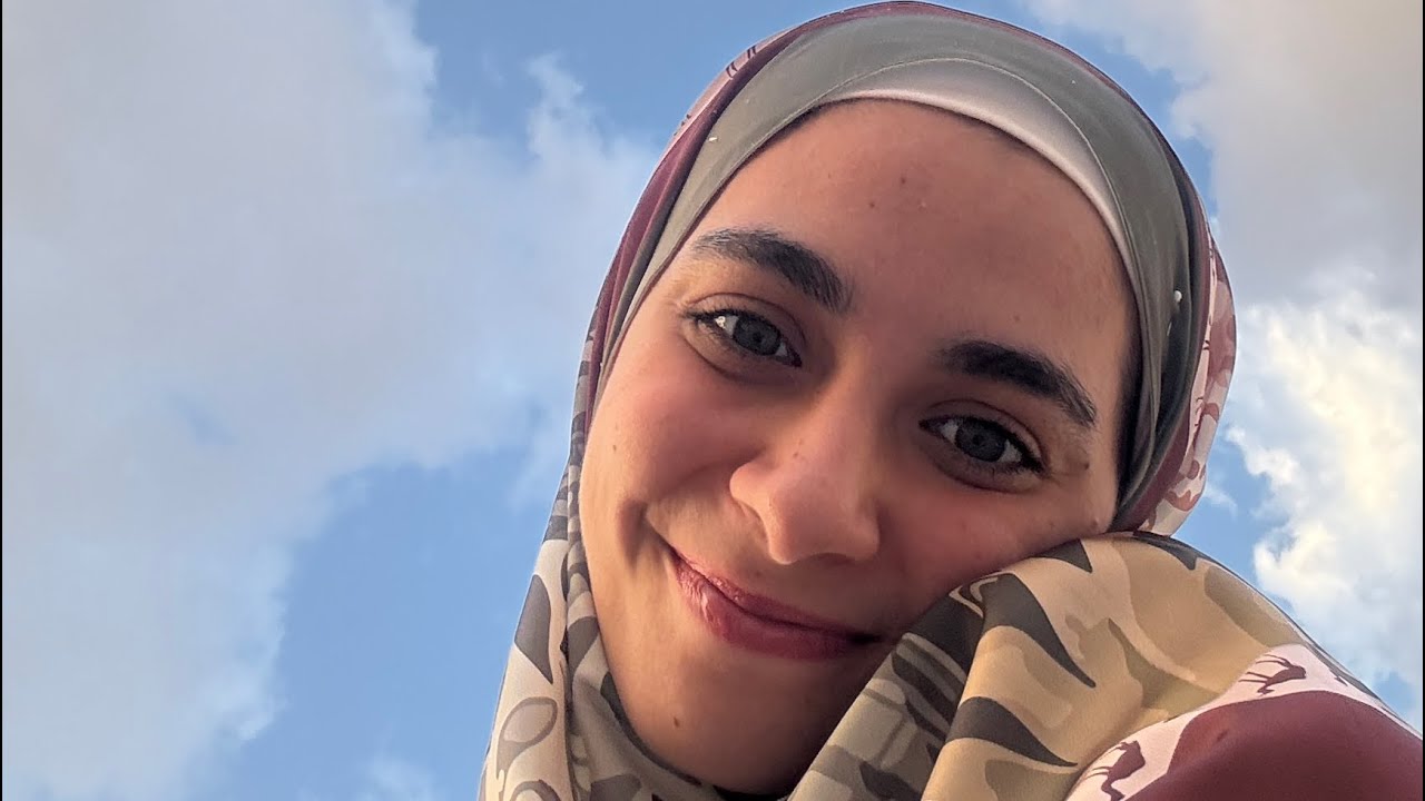 Am i living or just existing? - هل بعيش ولا بتعايش ؟ 