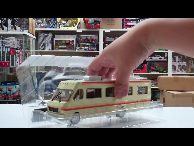 Unboxing Breaking Bad 1986 Fleetwood Bounder RV 1/43 Scale Diecast