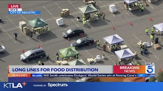 Lines build at food distribution site as historic government shutdown continues