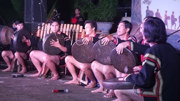 Biểu diễn văn hóa cồng chiêng Tây nguyên phục vụ khách du lịch2
