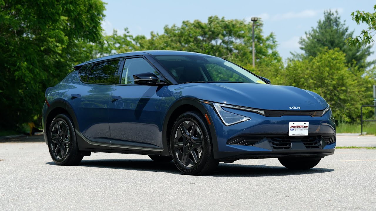 2025 Kia EV6 Light Long Range Review - An EV Crossover Finally Worth Buying at $50k