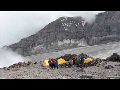 მეტეოსადგურთან ახლოს. 3650 მეტრი (Near to Kazbegi Peak. toba travel)