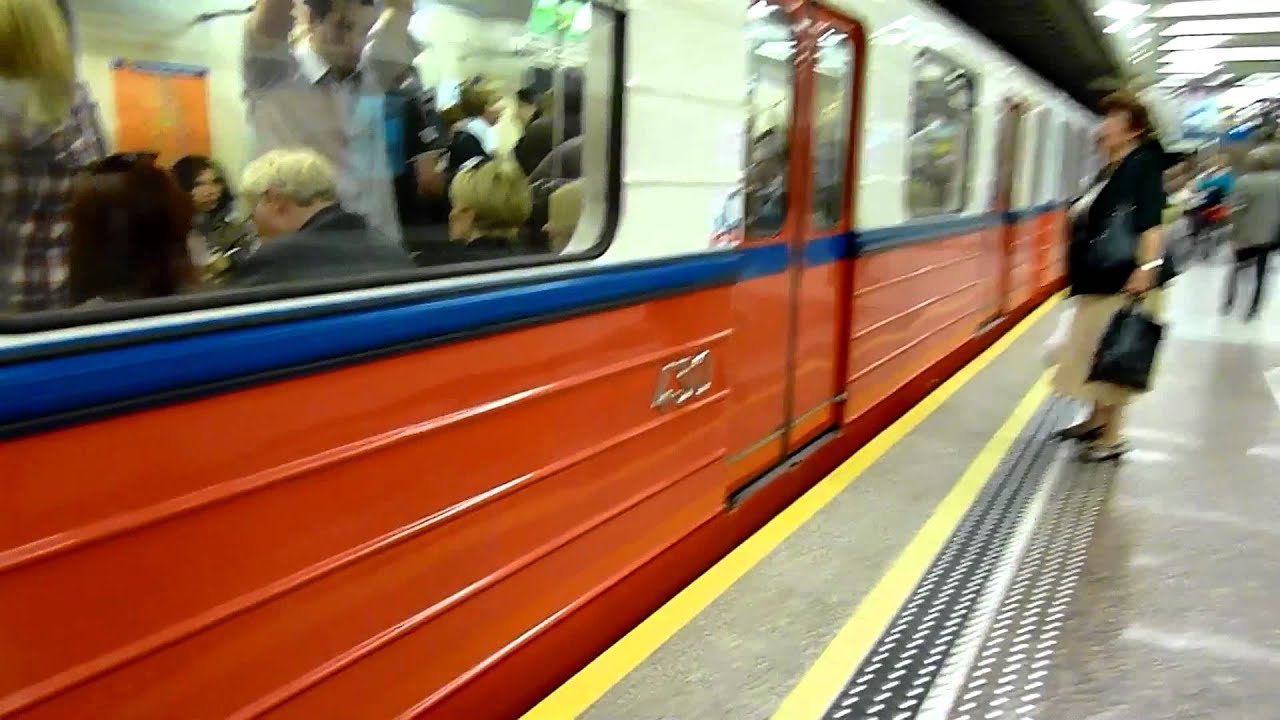 Metro Warszawa at Wilanowska [HD}