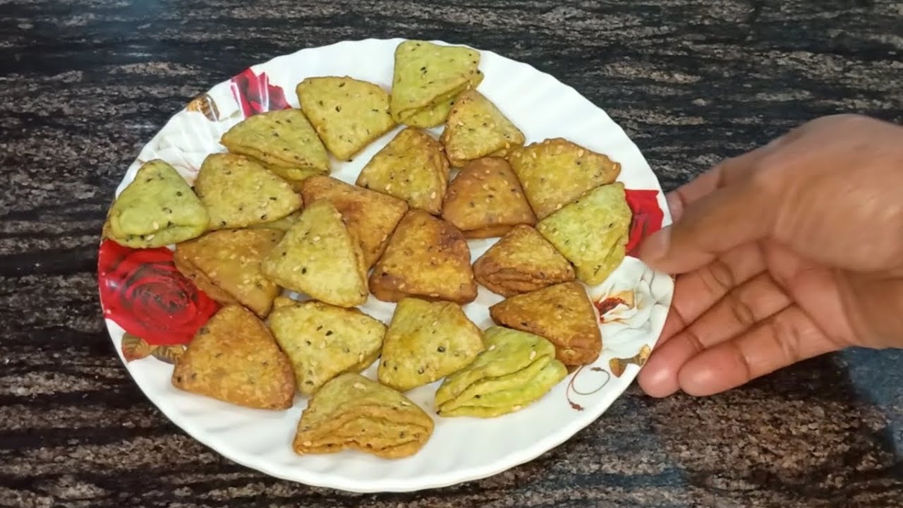 Palak ki mathri पालक की मठरी#viral 