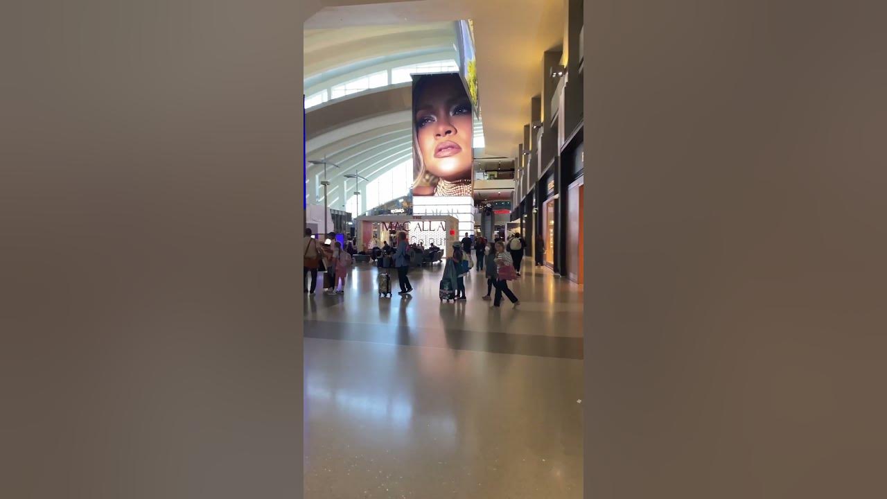 Dior Adores Rihanna! | JCDecaux NA