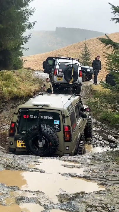 Bomb hole big green landrover discovery 2 #discovery #discovery2 #landrover #offroad #countryside