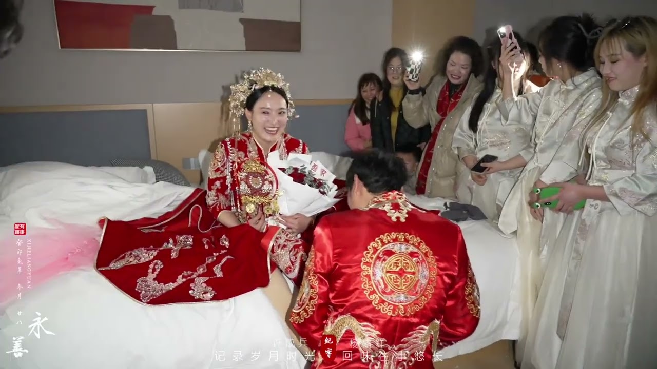 来自永善桧溪这座五彩斑斓小镇的航拍婚礼！新娘贵阳远嫁永善桧溪 整个小镇在他们婚礼当天都停电，正因为这样也为他们的婚礼添加不可磨灭的记忆！众亲朋的手机灯光也照亮出他们通往幸福未来的光！#婚礼纪 #航拍