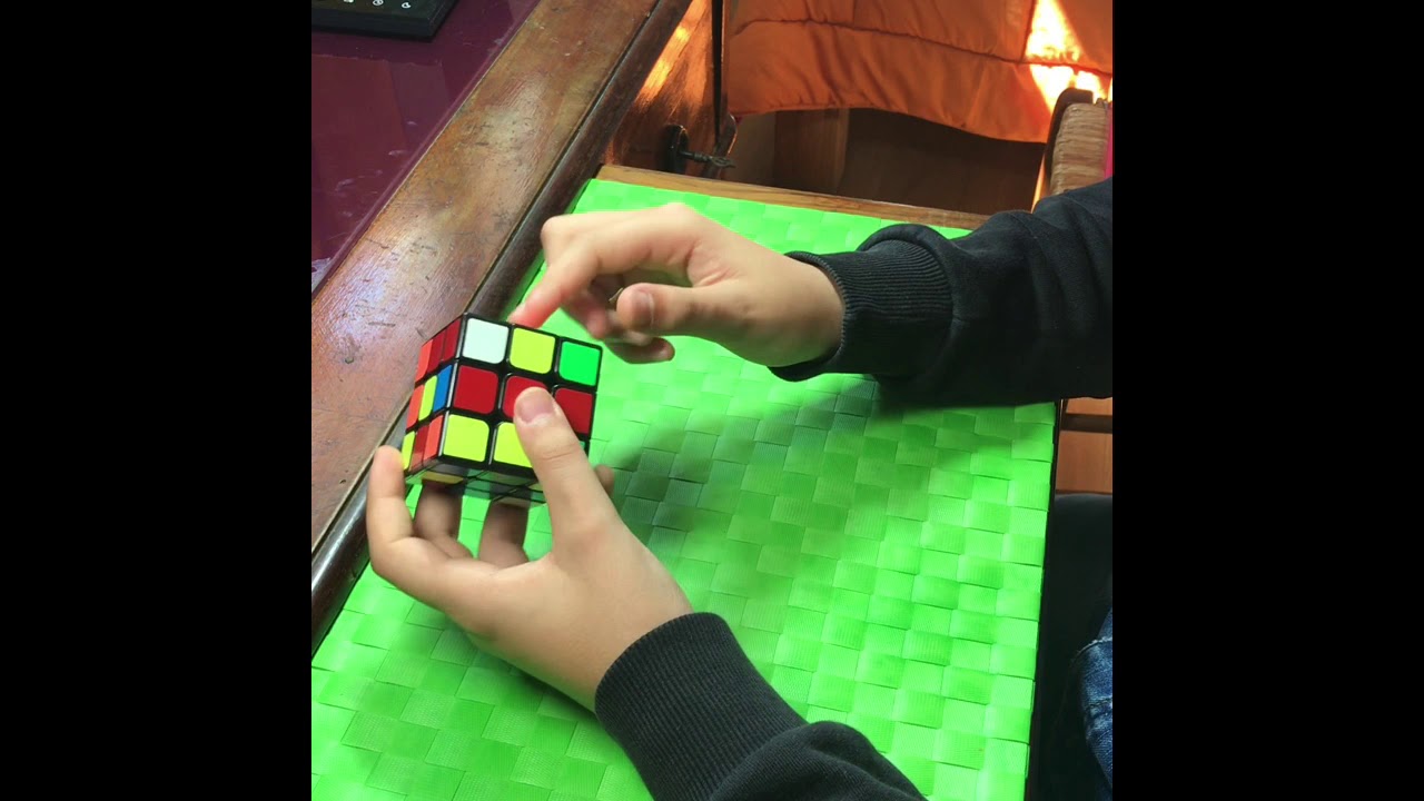Come Risolvere il Cubo Di Rubik 3x3! - YouTube