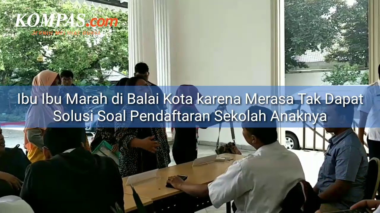  Ibu-Ibu Marah di Balai Kota karena Merasa Tak Dapat Solusi Soal Pendaftaran Sekolah Anaknya