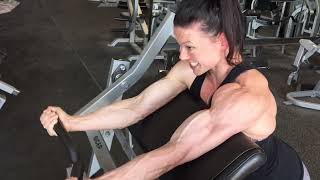 Insane Bicep Pump! 💥 Intense Female Bodybuilder Workout Insane Bicep Pump! 💥 Intense Female Bodybuilder Workout