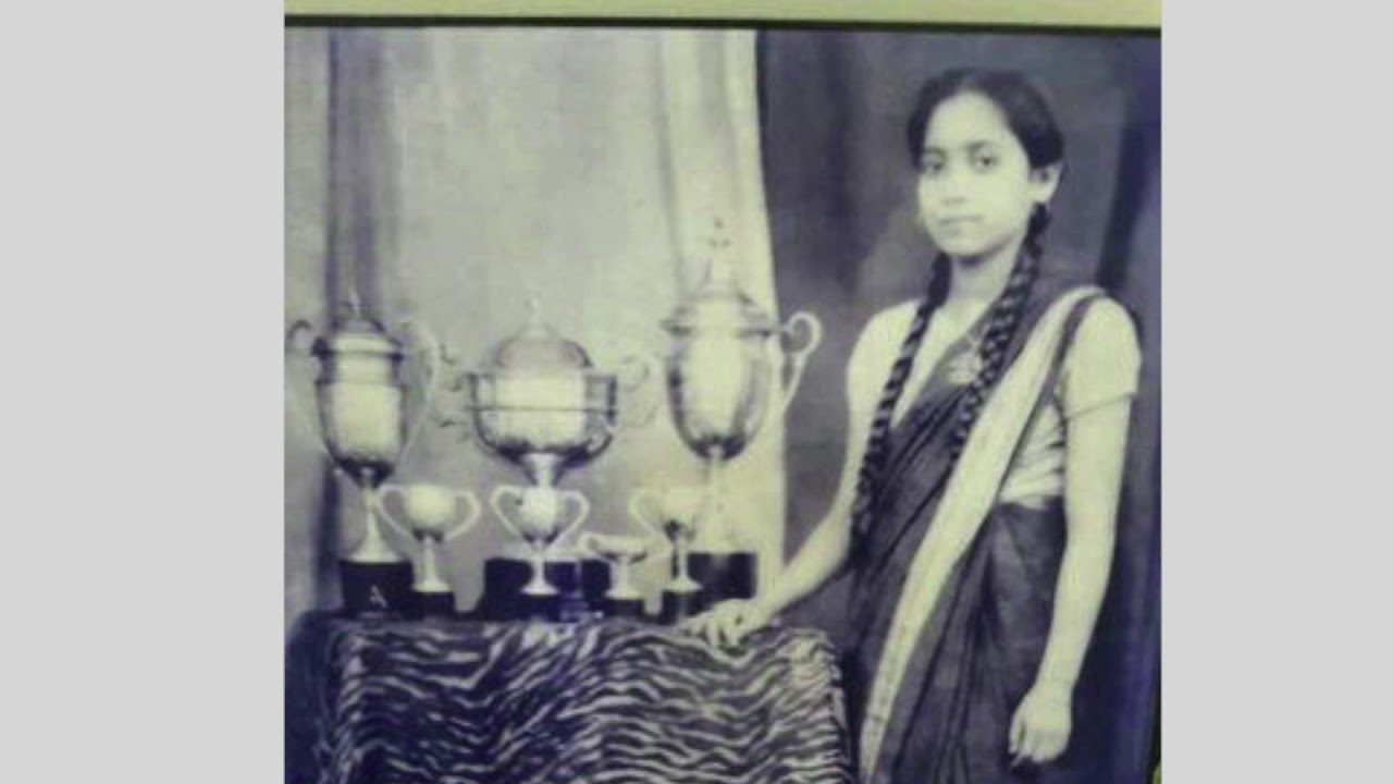 Ekta 'KO' er dara - Nilima Banerjee.