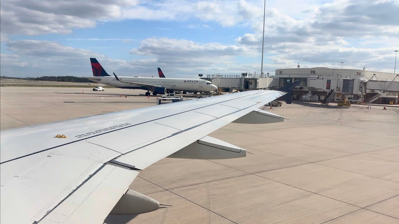 Delta Airlines Airbus A319 taxi and takeoff from Orlando International Airport (MCO)