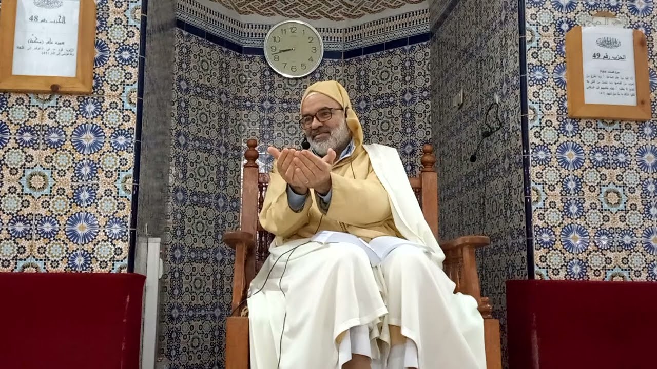 زكاة الفطر: حكمها وحكمتها/ وقت وجوبها ووقت إخراجها/ مما تخرج وما هو قدرها/ على من تجب ولمن تعطى؟