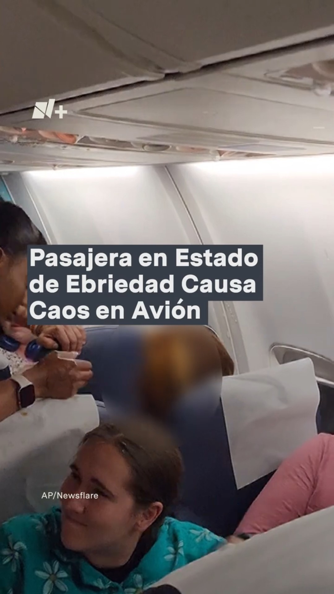 Pasajera en estado de ebriedad causa caos en avión #nmas #shorts #avion