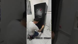 Ploteo de heladera con vinilo negro mate