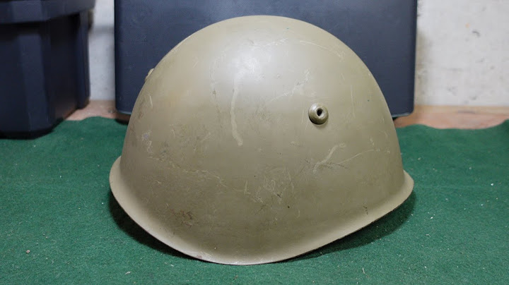 Hair on top of helmet of ww2 italian soldier năm 2024