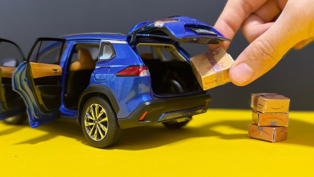 Most Realistic 1:18 Scale Miniature Toyota Corolla Cross Diecast