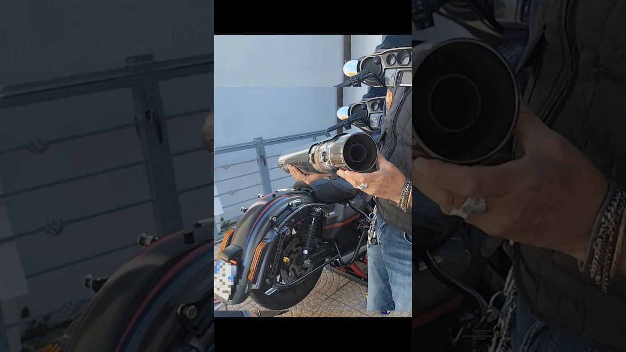 ⁣Togliamo i Torquer e rimontiamo gli Stock mufflers, con sound finale sulla mia street Glide CVO 2018