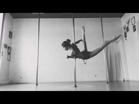 Pole dance tricks on a dynamic pole