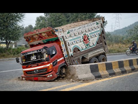 Too Much Load! Pakistani Truck Brake Failure | Suspension Completely Broken