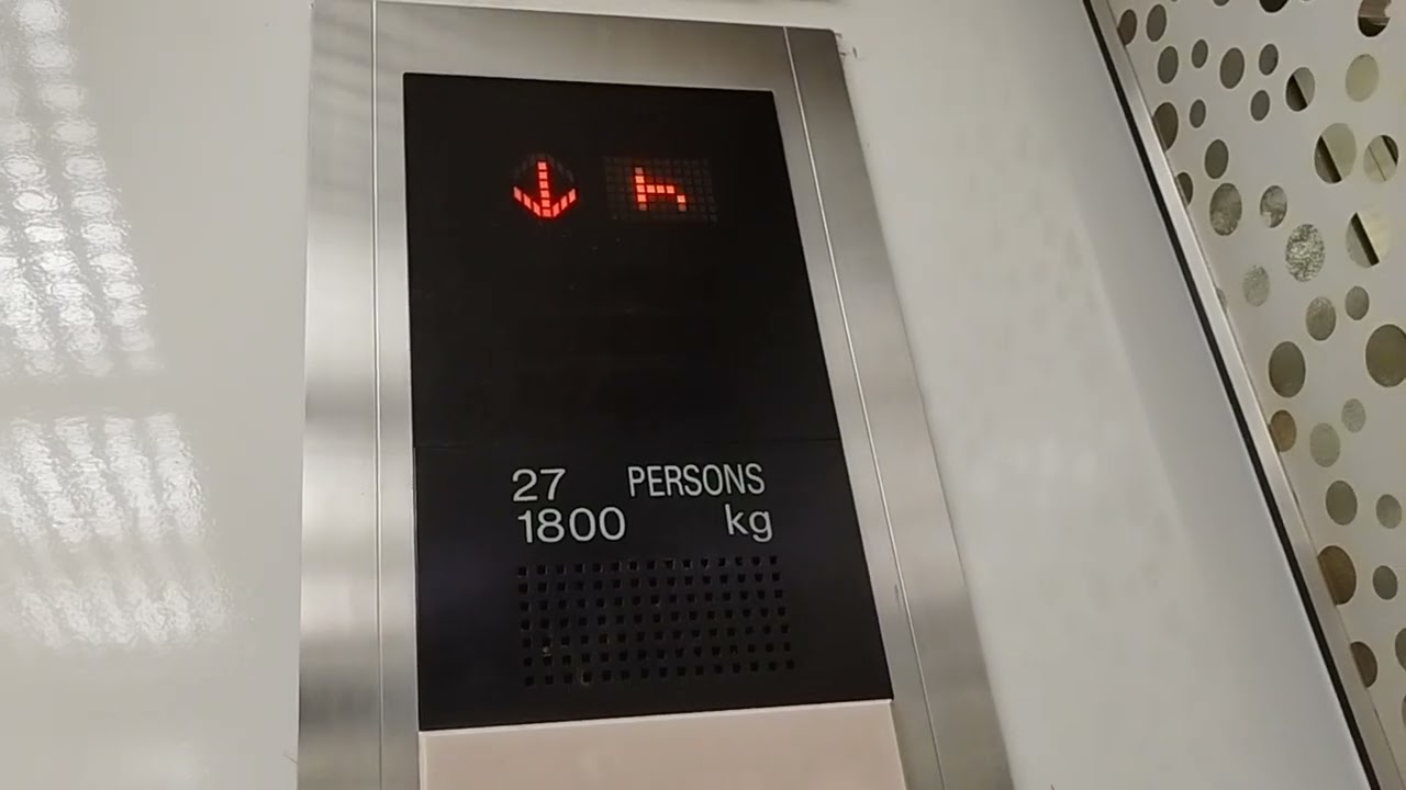 遠東Sogo中壢店 - 三菱電梯(右)