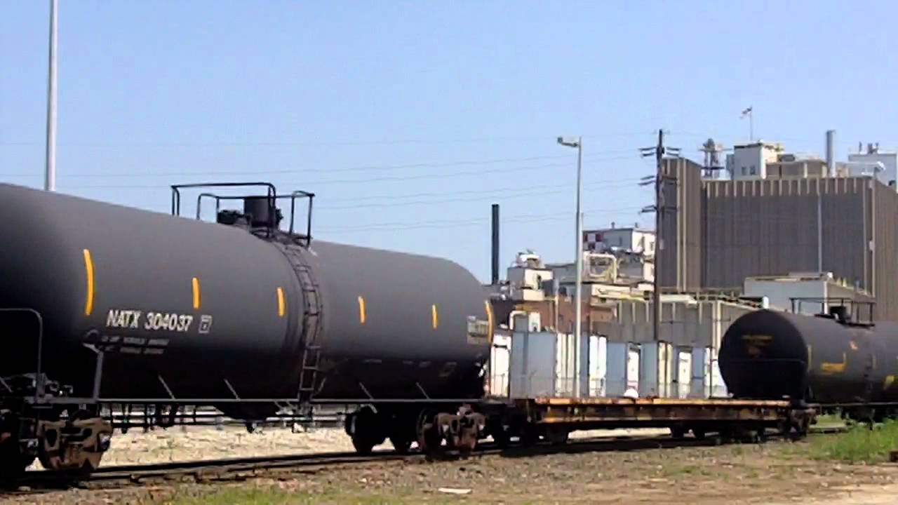 DME 6068 w/ HLCX 8033 & 7231 In Davenport, IA - YouTube