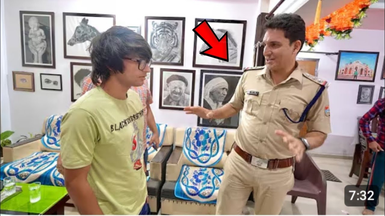 Ghar per police a gaye