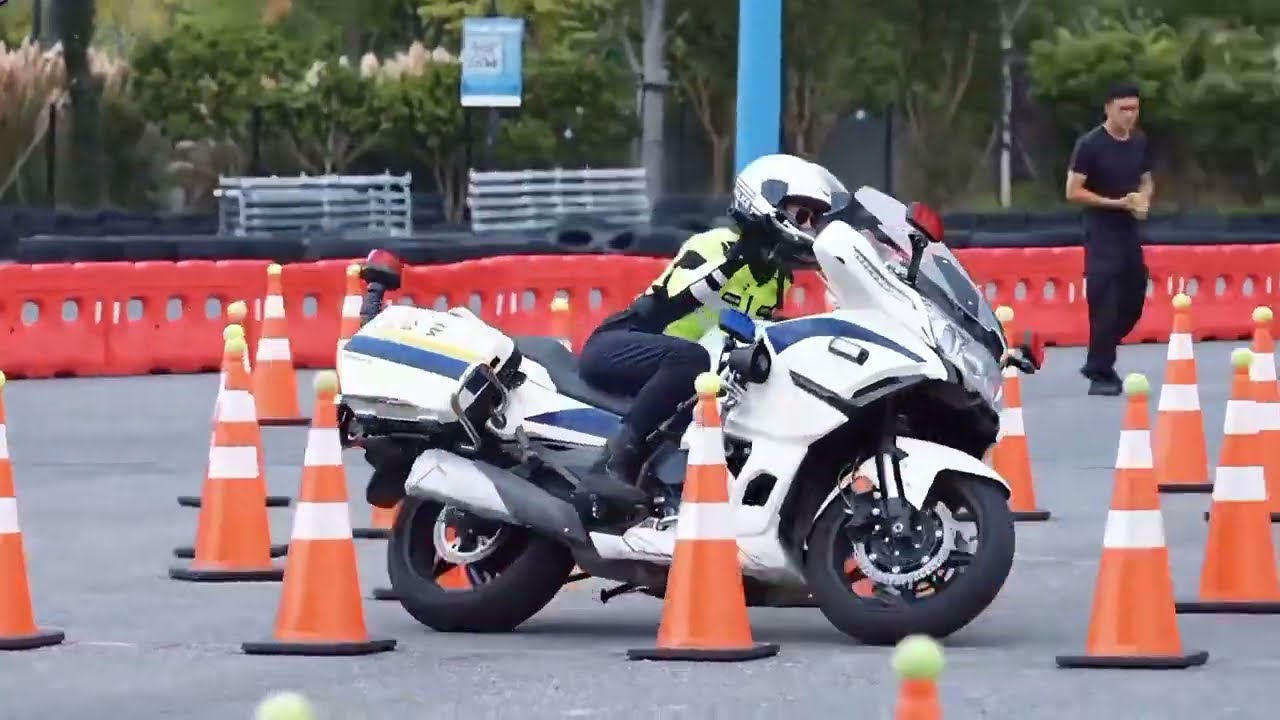 【全省驾驶技能比武竞赛中的杭州子铁骑队】袁雨佳的最后冲刺!  