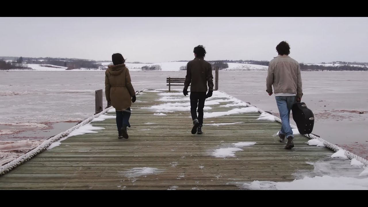 Tonton The Gilberts - Listen Closely (Official Video) di YouTube