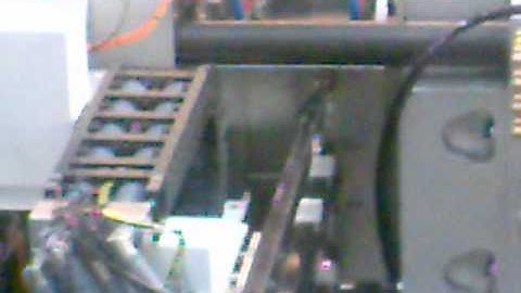 High speed inection moulding de-mold robot by DB Automation, injection moulding automation