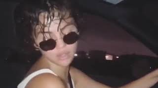 Selena Arabada Fake Idyi Söylüyor.