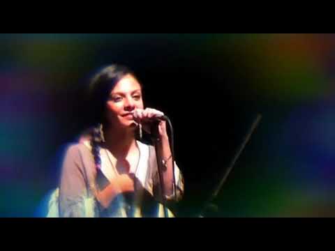 بتناديني تاني ليه