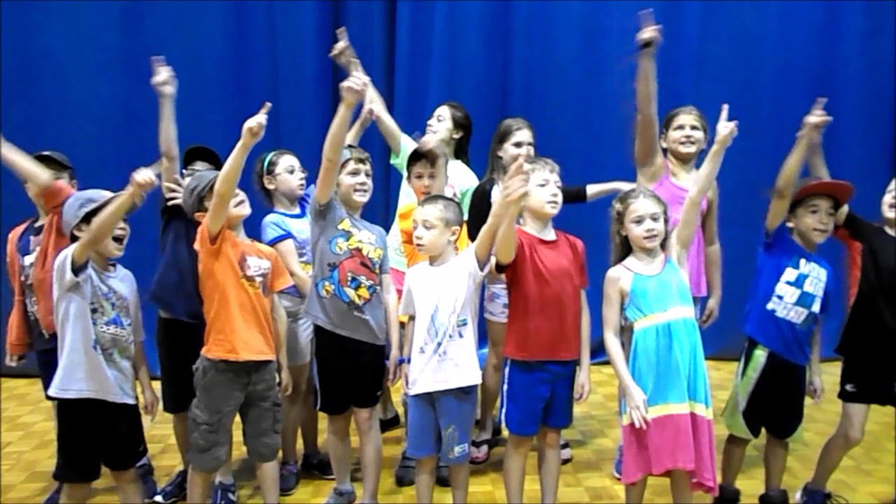 Des enfants chantent la chanson de camp de l'été 2017 Collège Montmorency YouTube