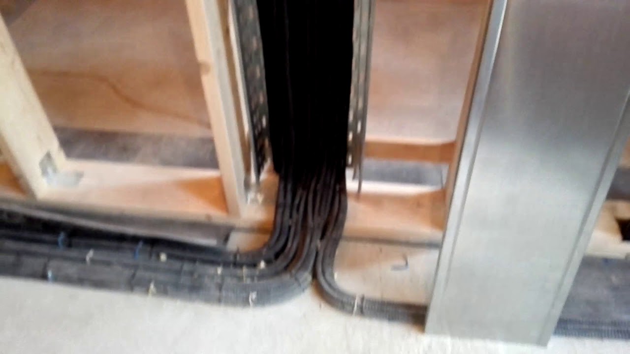 Прокладка кабеля в металлорукаве - YouTube