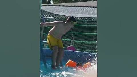 Học sinh tiểu học Nguyễn Đình Chiểu học bơi (Giờ giải lao)