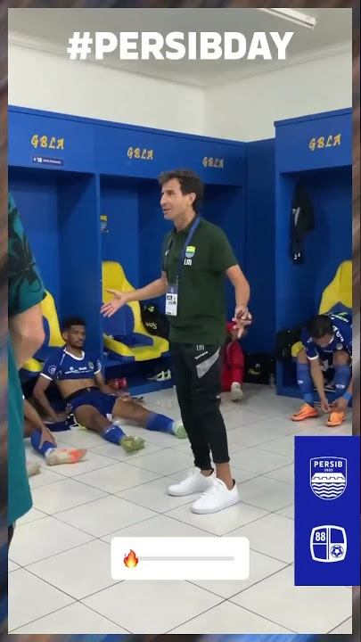 Cara Luis Milla memberikan arahan kepada Pemain Persib Saat jeda babak pertama