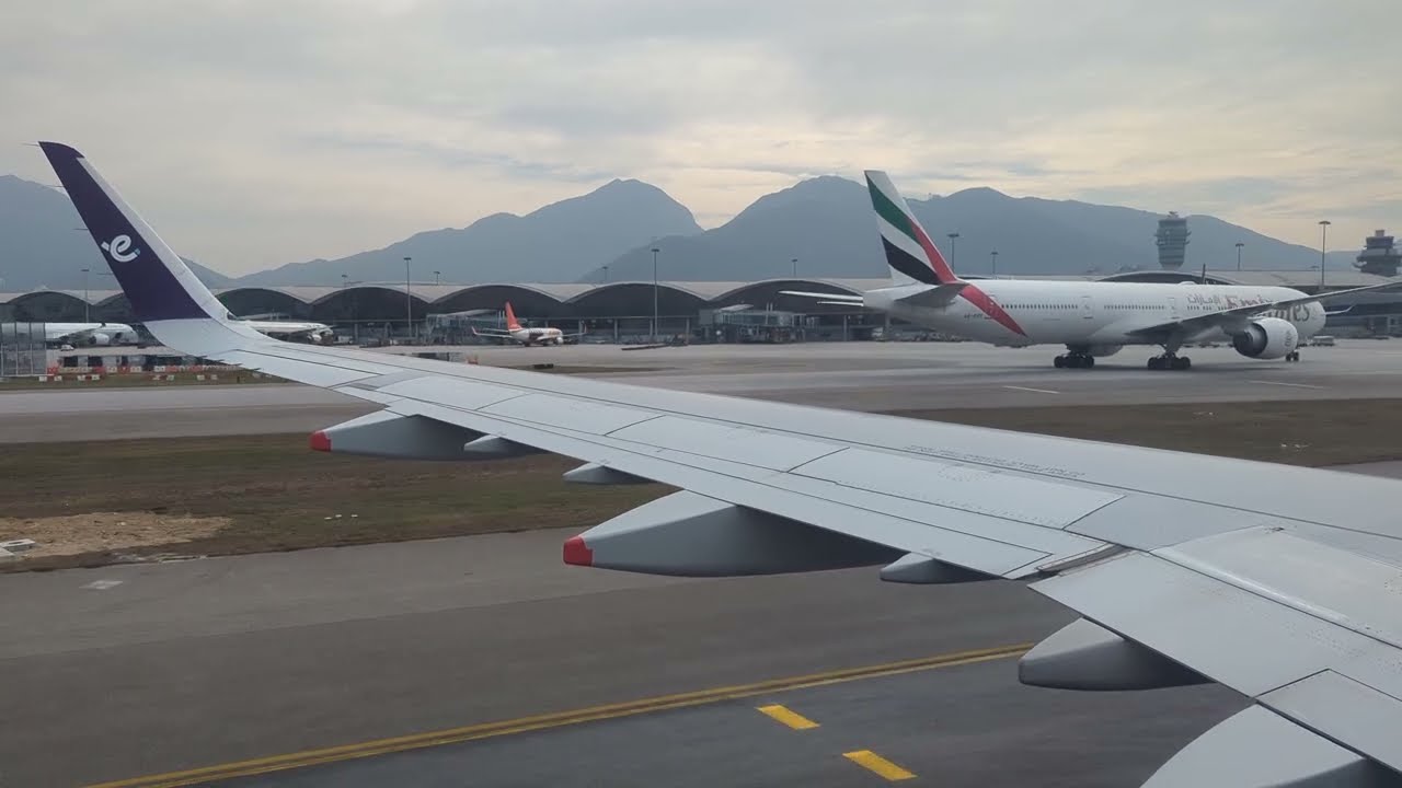 Landing at Hong Kong airport today on the new runway, live streams to follow