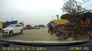 Clip Đoàn Rước Dâu Gồm Hàng Chục Xe Sang Thi Thố Tốc Độ Trên Đường