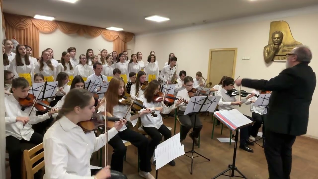 «Щедрик» авт. версія Олександра Саратського. Оркестр «Sara Banda junior», хор «Акцент» 