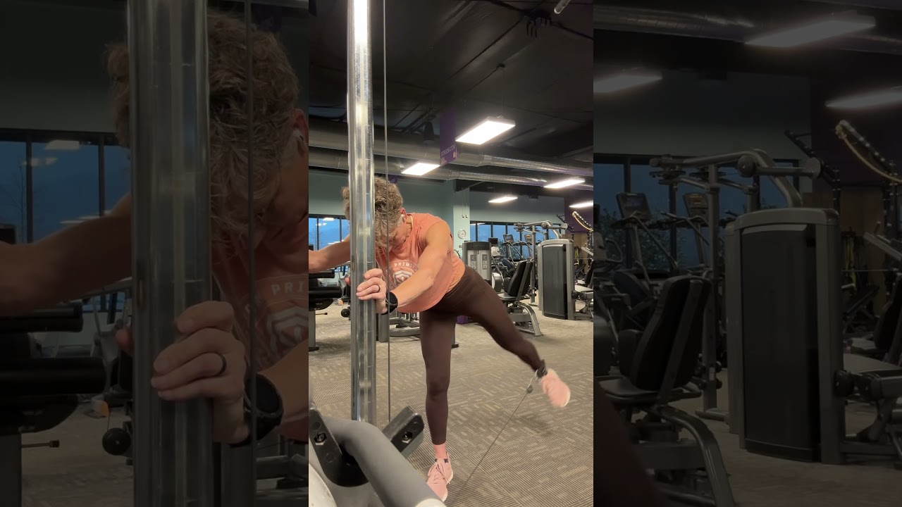 Diagonal Cable Glute Kickback