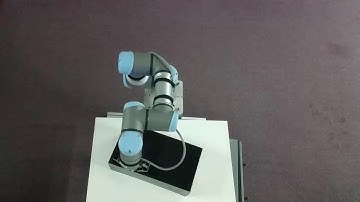 universal robots working with planes video 1