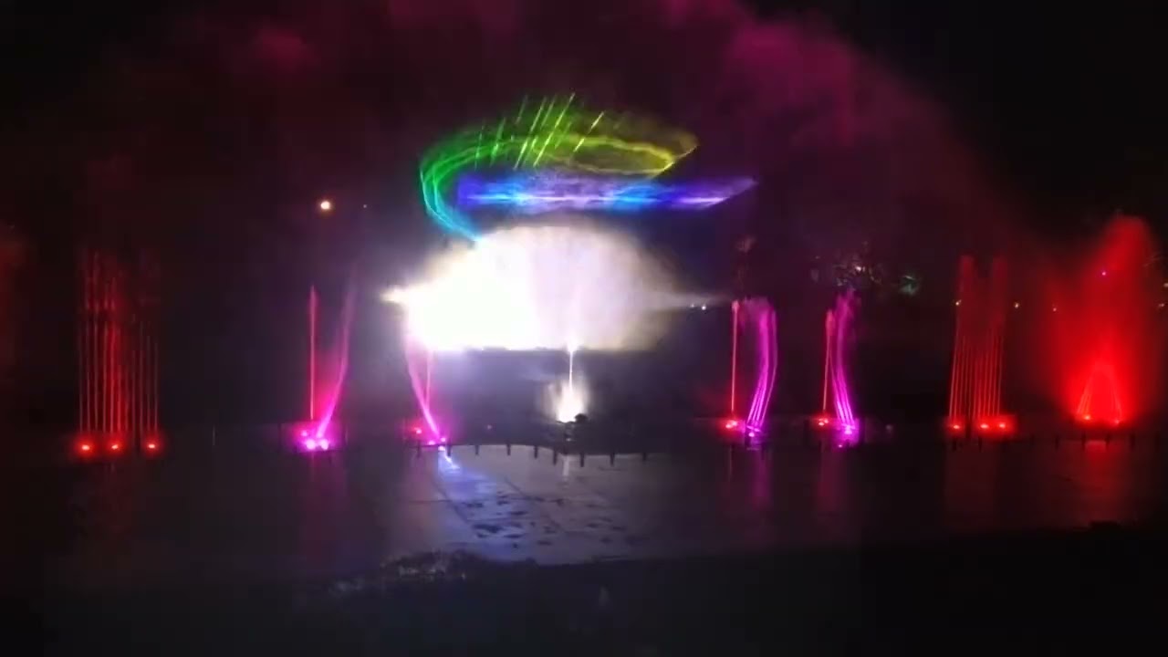 Pertunjukan Air Mancur Di Saloka