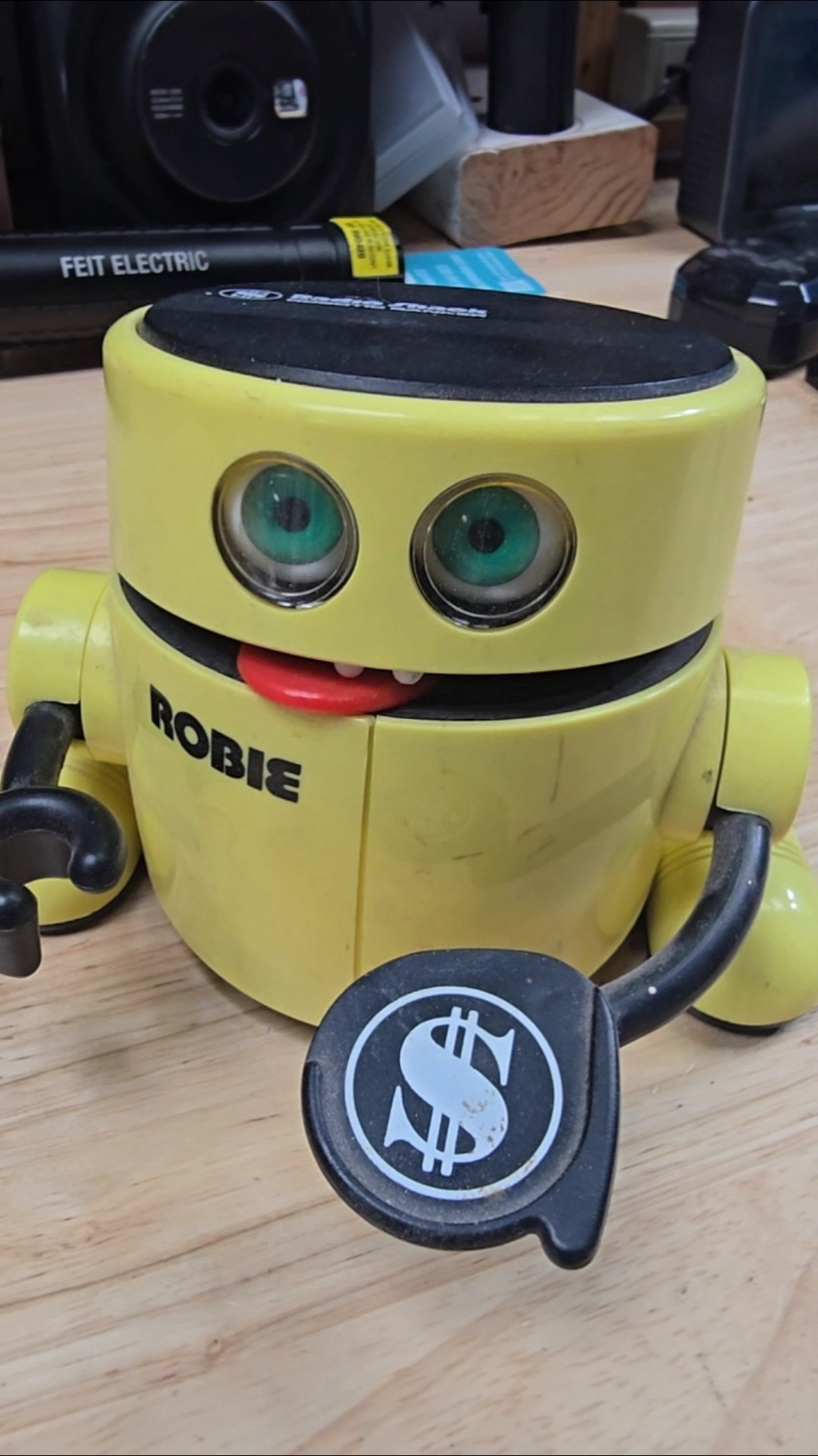 1980s Robie Robot from Radioshack! - YouTube