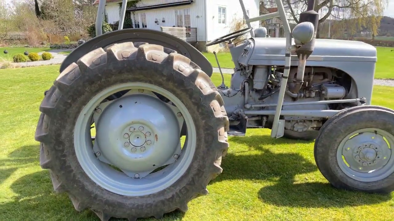 Traktor FERGUSON grålle