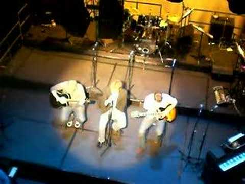 Concert at Framlingham College. Where some friends and I produced a cover of Knocking On Heavens Door. Matt Gardener - Vocals Louis Wilson - Lead Guitar Mark Chamberlain - Rhythm Guitar